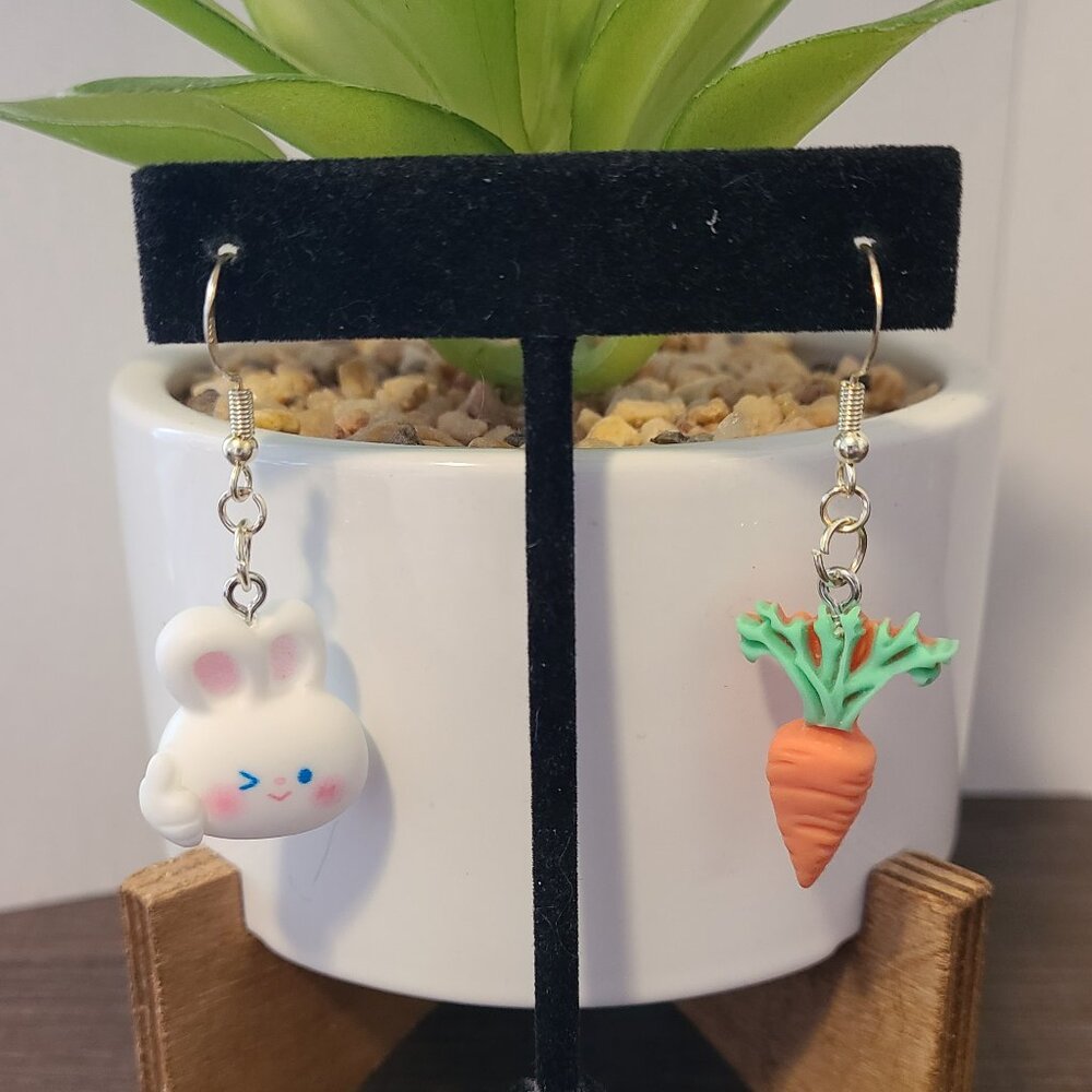 Handcrafted Bunny & Carrot Dangle Drop Earrings NEW Ladies/Girls Easter Event